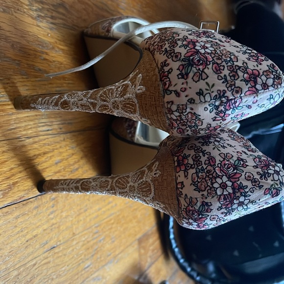 Size 9 not rated heels - Picture 3 of 4